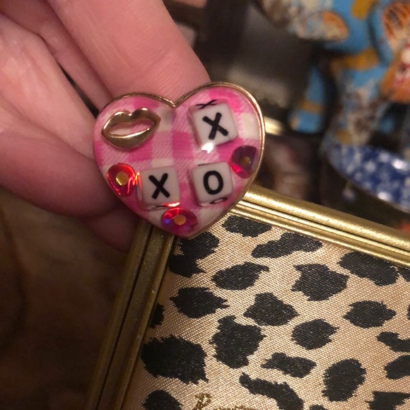 Betsey Johnson Heart ❤️ Shaped Ring with Lips 👄, Dice 🎲 and Rhinestones! - Picture 7 of 12